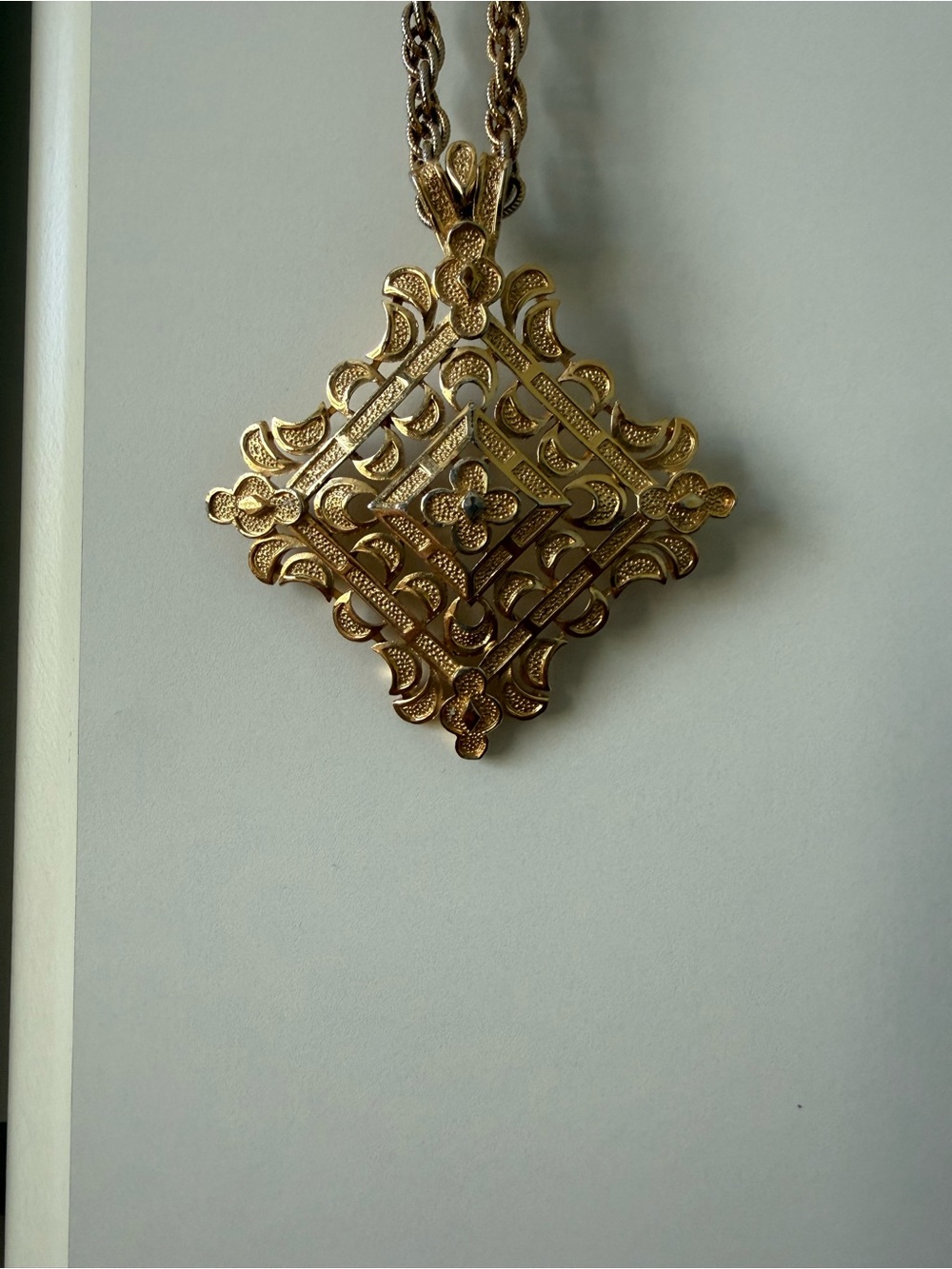 Gold Ornate Filigree Pendant Necklace - Women Jewelry - Picture 6 of 8